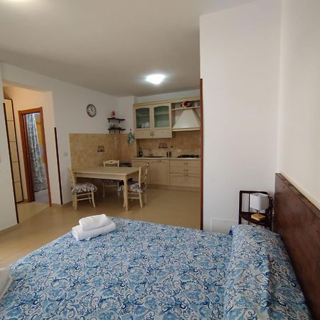 Gala Mini Apartment Fiumicino Bagian luar foto
